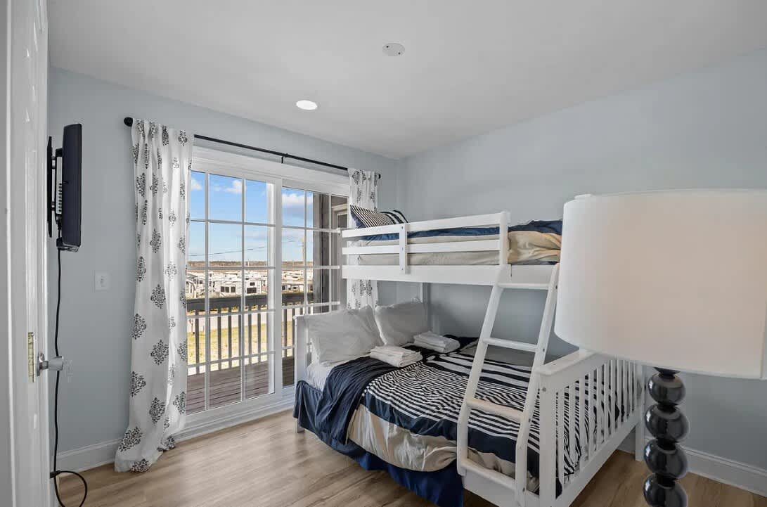 70bb8287 f76a 4f vaqkH