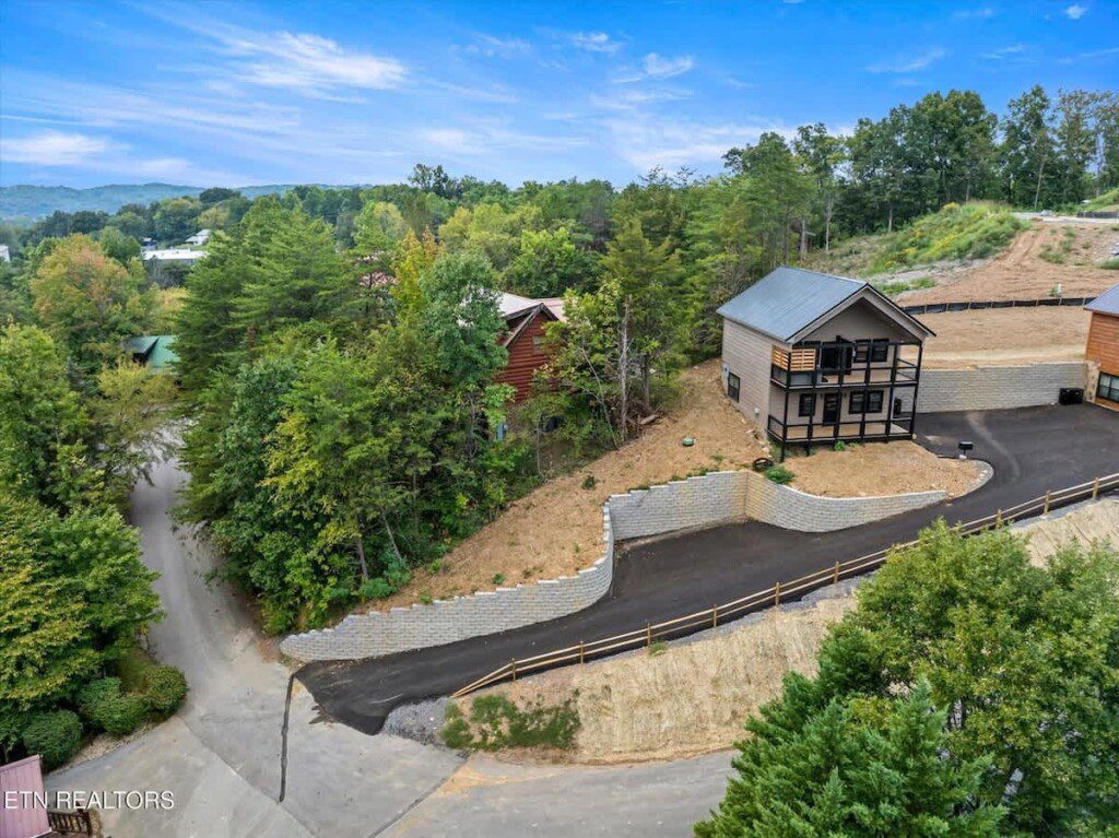 2bfdfd2f 9de9 46 4qy6U