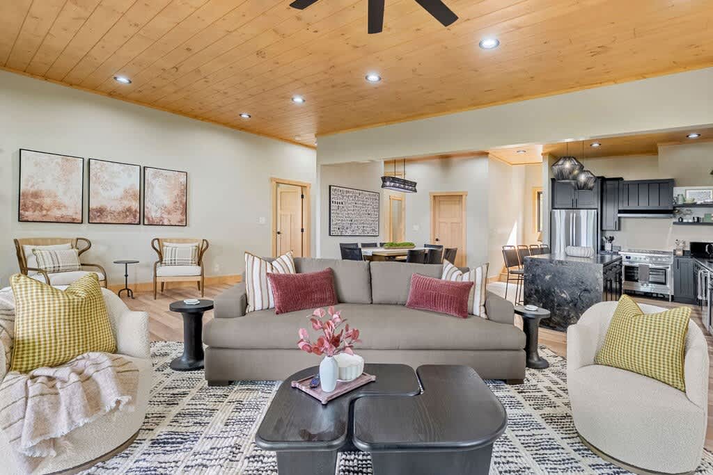 93faf8b1 8fbc 40 3DQpY