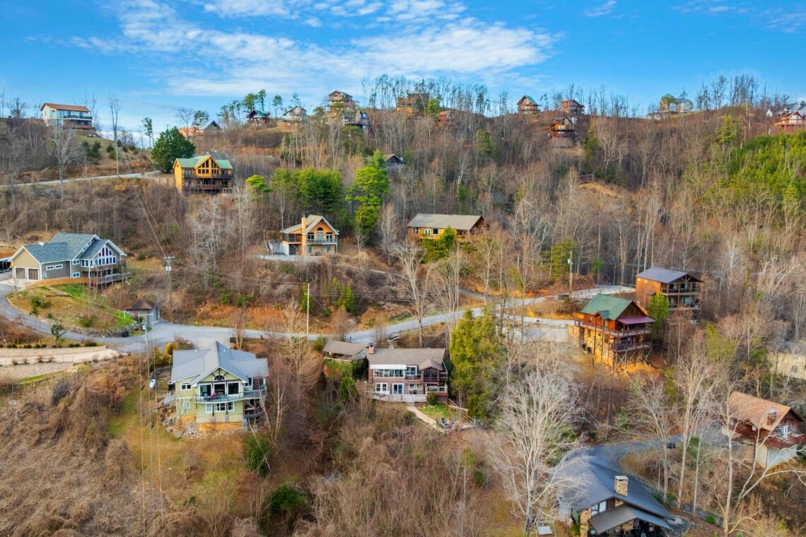 3BR Mt Leconte View Hot Tub Fire Pit Near Downtown - Rockstar Vacation ...